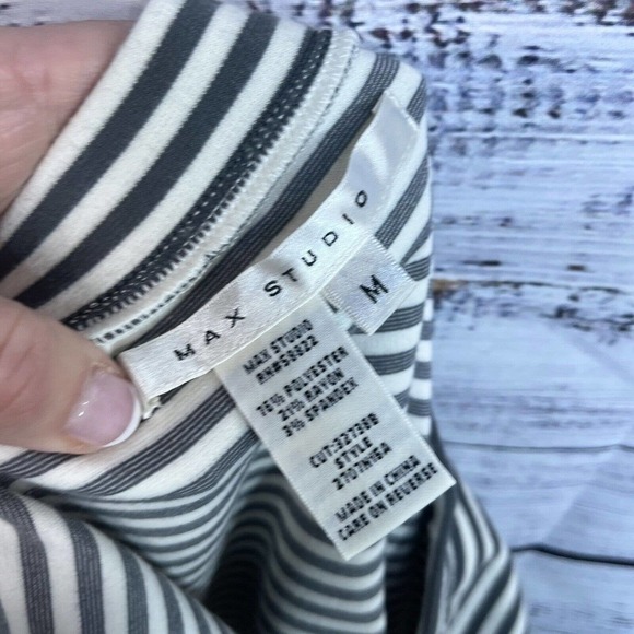 Max Studio Skirt size Medium Gray White Striped Pencil Jersey Stretch Knee Slim - Picture 10 of 10